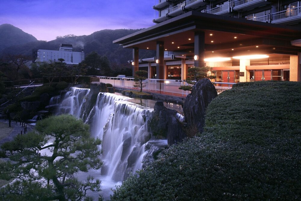 夜の外観