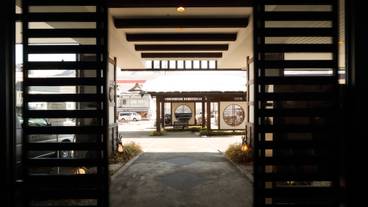 ・ [Entrance / Noon] / 14