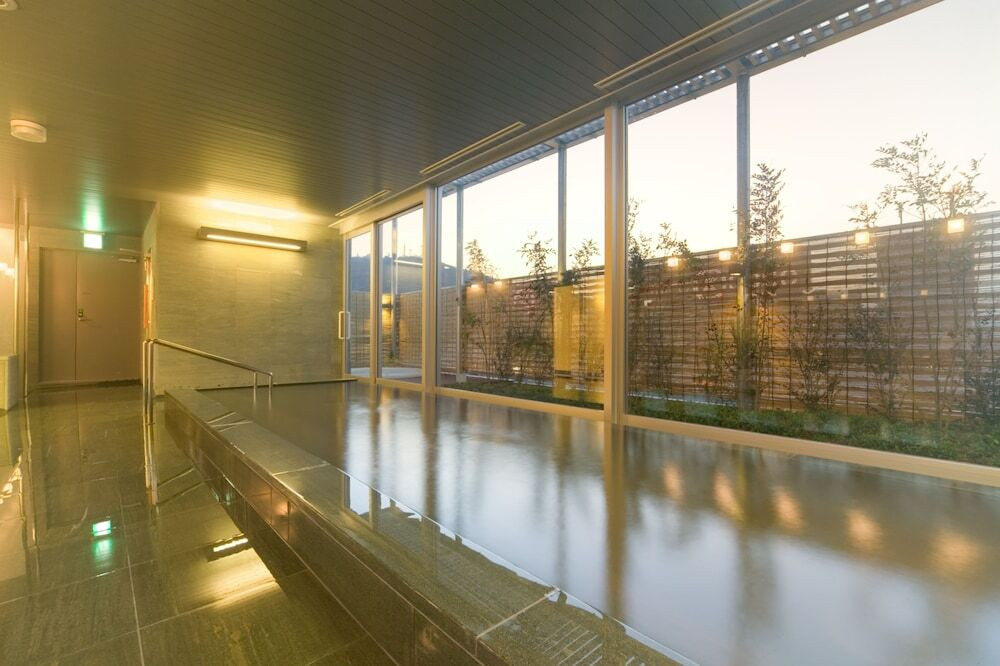 駅前で温泉に入れる！スタイリッシュで便利なホテル4010117