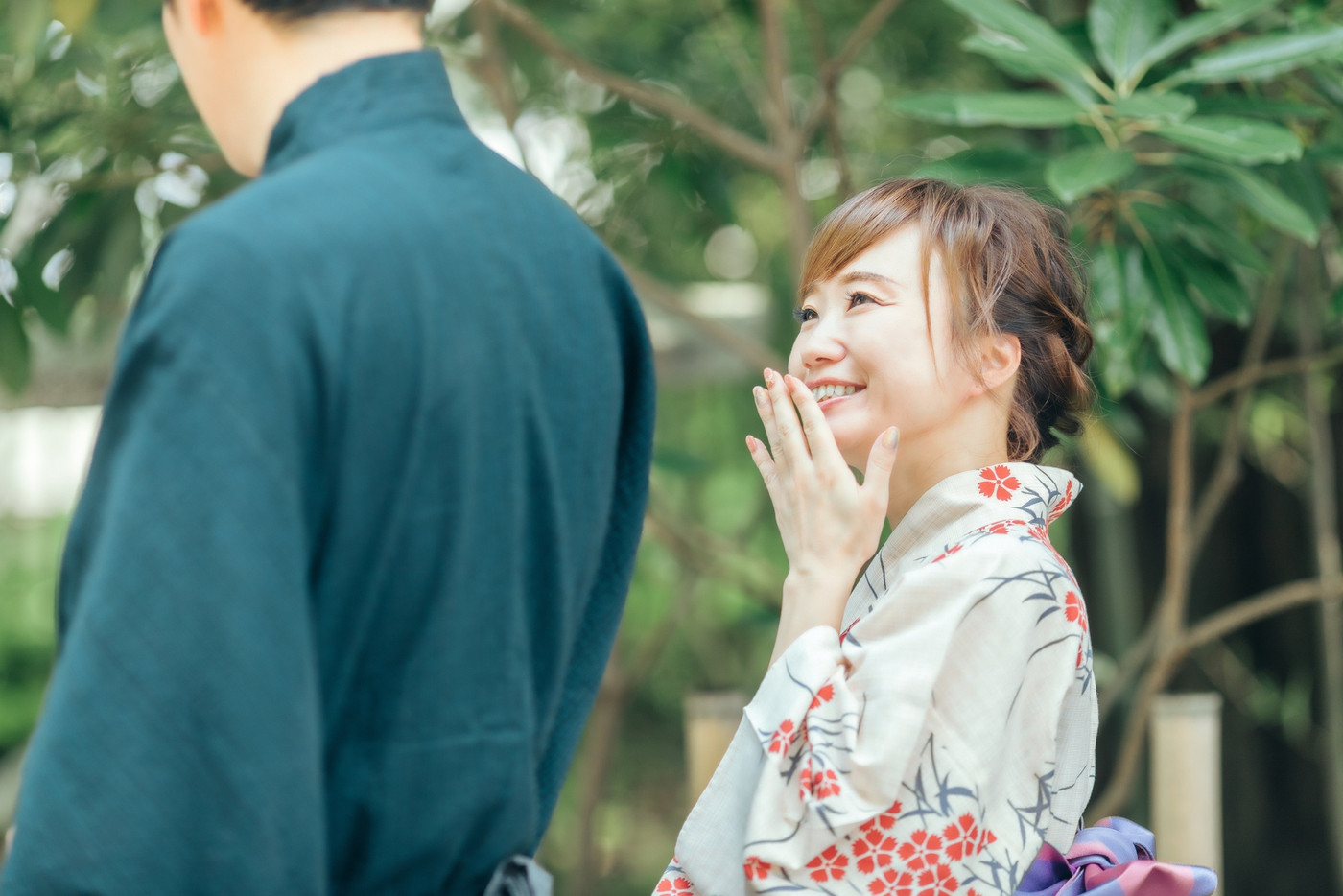 浴衣姿の男女
