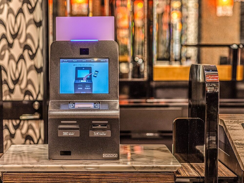 チェックイン / チェックアウト キオスク