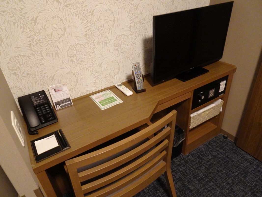 テレビやテーブル周り