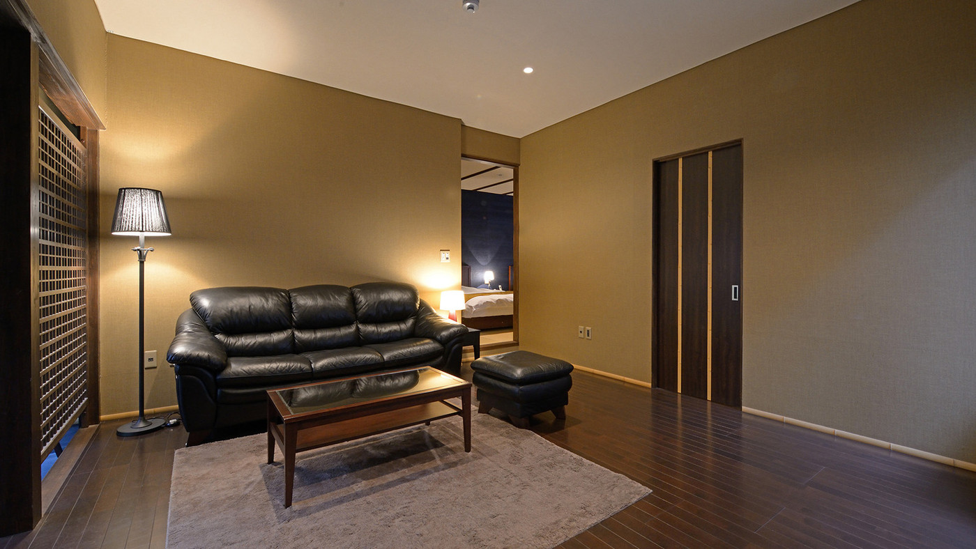 個室でのんびりいただく彩りの美しい朝食4036947