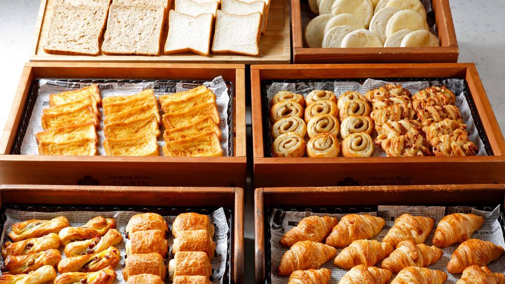 朝食ブッフェ 焼き立てパン / 2