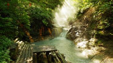 大湯沼川天然足湯 / 2