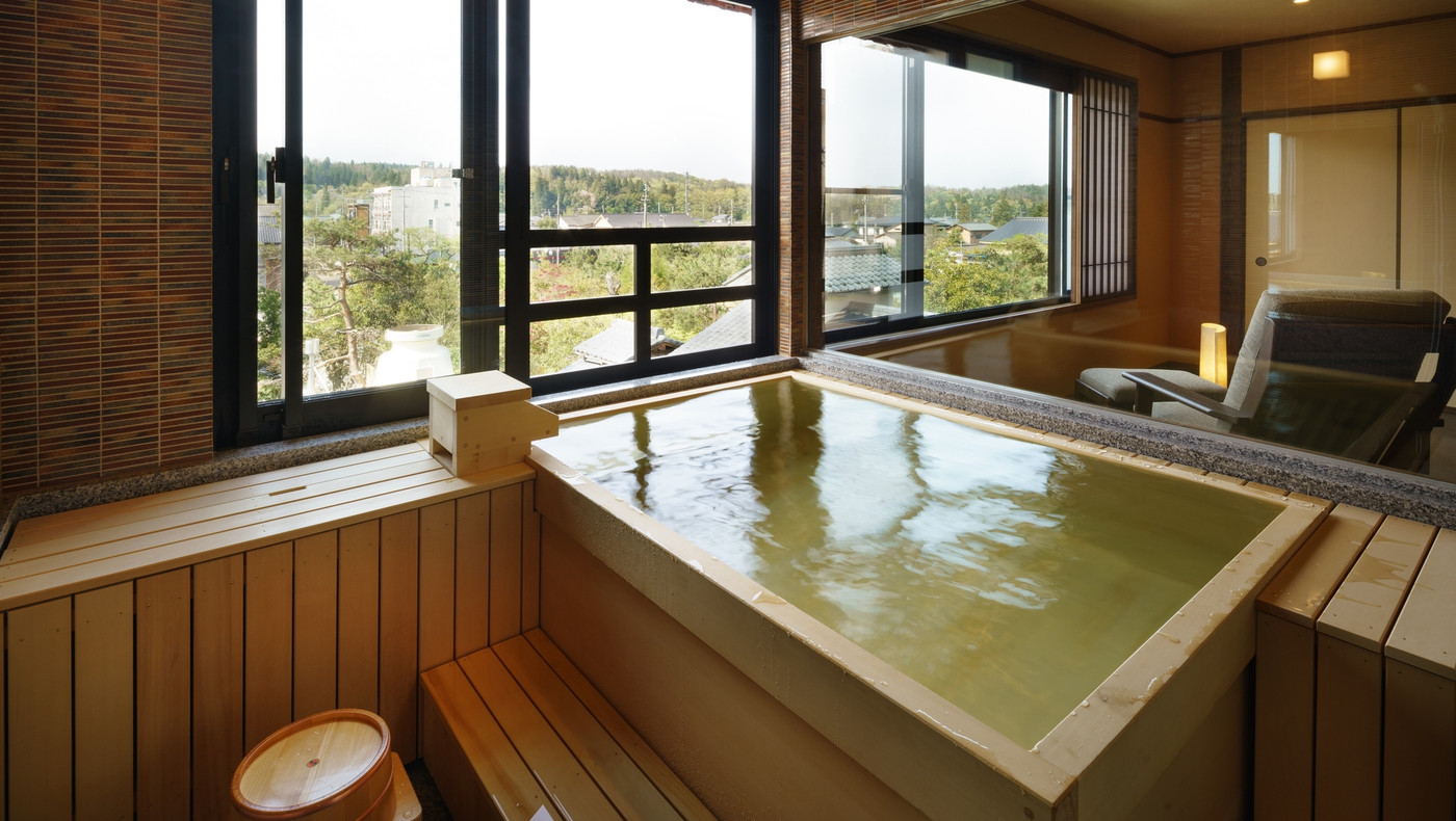 露天風呂 浴衣の女性達