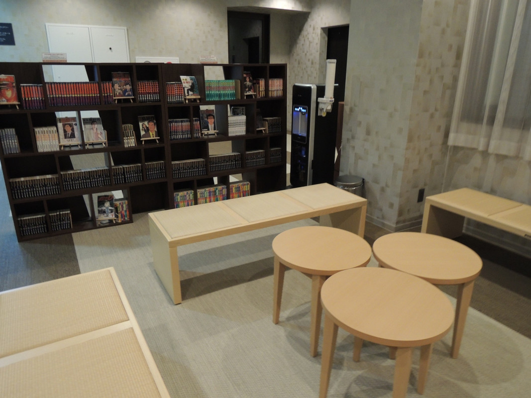 展望浴場前の団欒室　コミック本がいっぱい