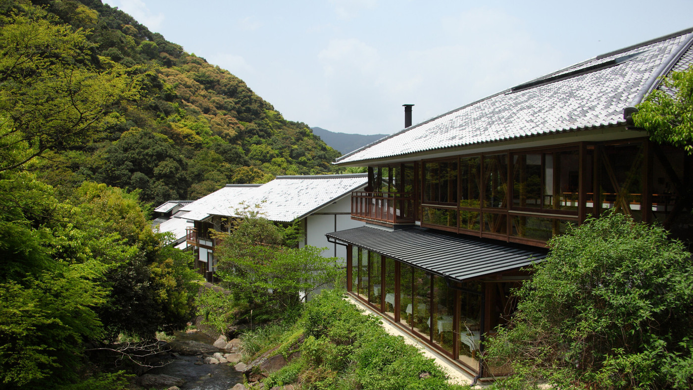 椎葉山麓の大自然に囲まれて和食会席に舌鼓3462768