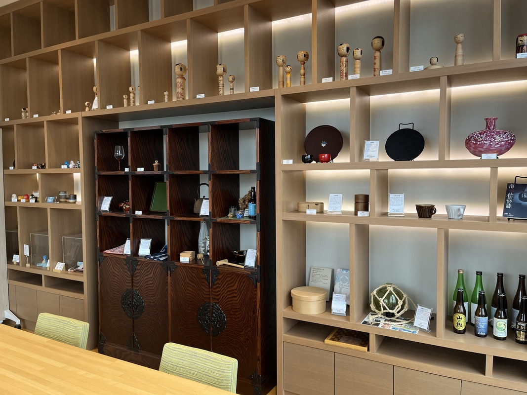 ラウンジはコーヒーなどが無料で飲めました。