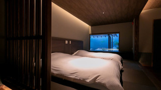 【スイート　4ベッド】岩風呂の露天＆内湯　禁煙