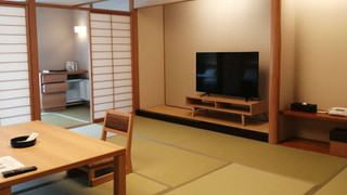 [禁煙] 別館 飛鳥スーペリア 和洋室 街側 (15畳+ベッド2台)