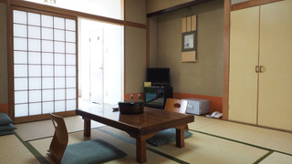 [本館] 和室８畳 / トイレ付 / 禁煙 / WiFi接続可