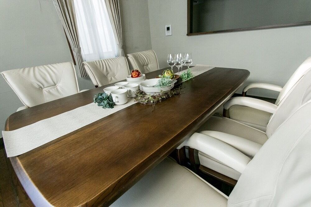 客室内のダイニングエリア