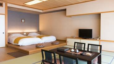 Room / 8