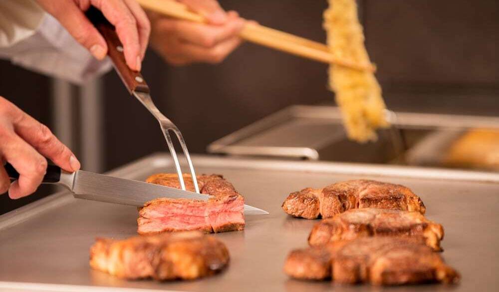 ビュッフェ ステーキ / 4