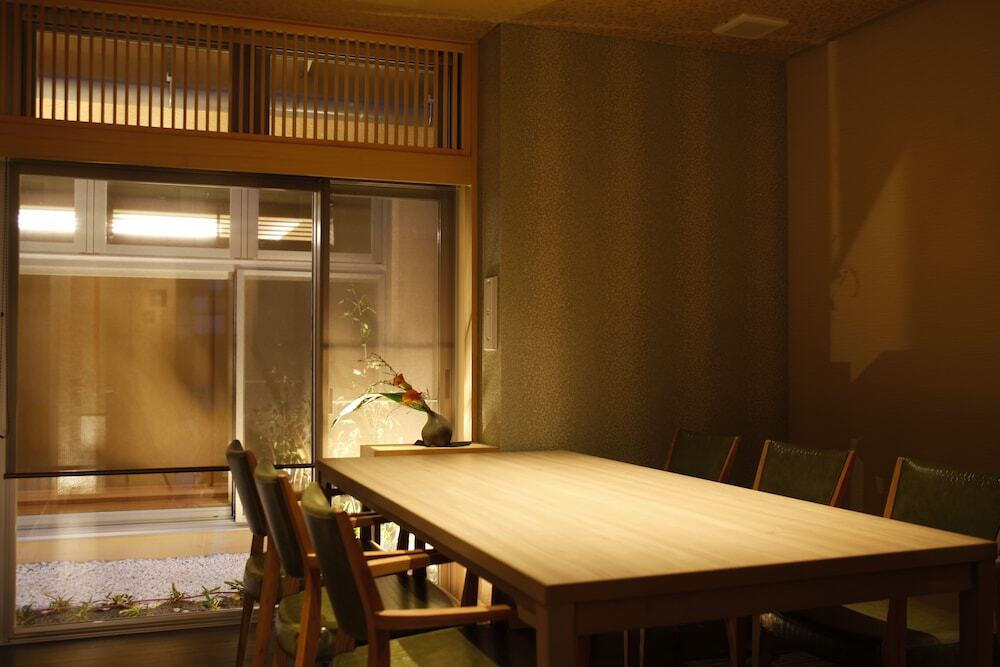 ダイニング「風姿花伝」　テーブル席