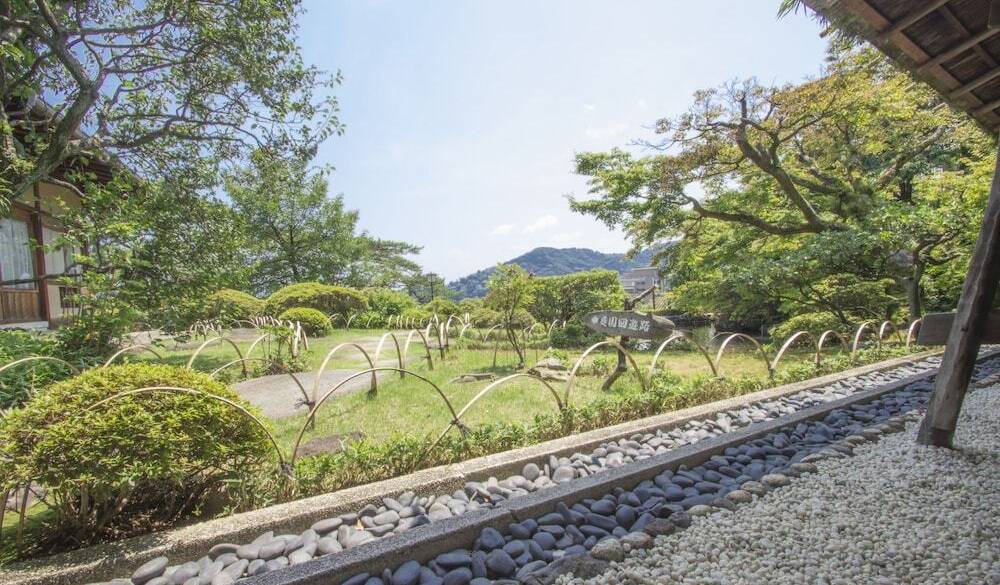 後ろ髪を引かれながら
チェックアウト / 2