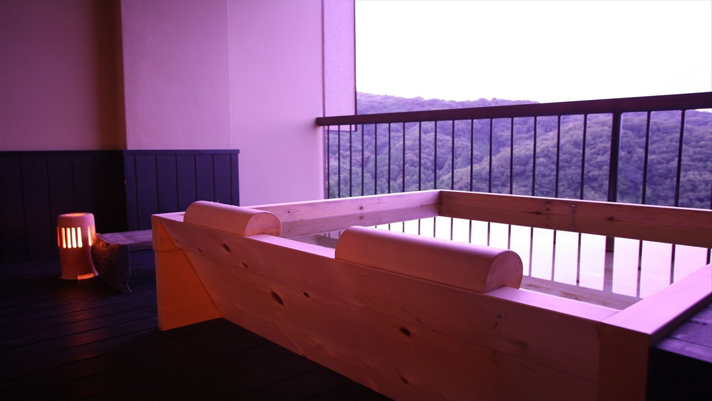 6. 信貴山の雄大な景色をふたり占めできる「柿本家」3564732