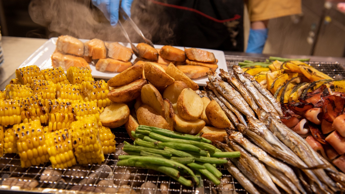 「ラビスタ函館ベイ」 料理 39880591 目の前で焼かれる炙り焼き