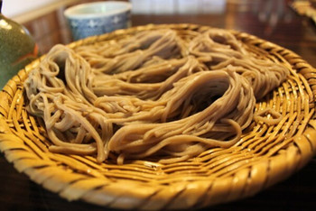 仏教時代の雰囲気が残る茅葺屋根の静かな場所3723637