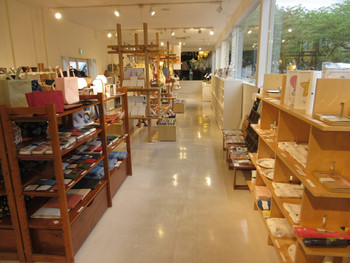 「嬉箱」 内観 175941229 広～いショップ♪