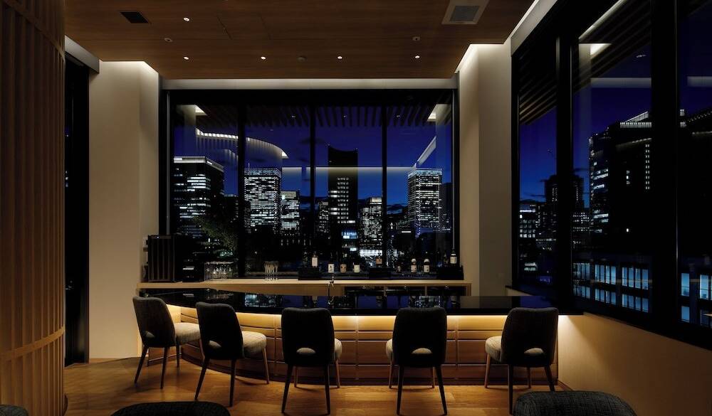 東京の夜景を望む
バー「奏」で一杯 / 1