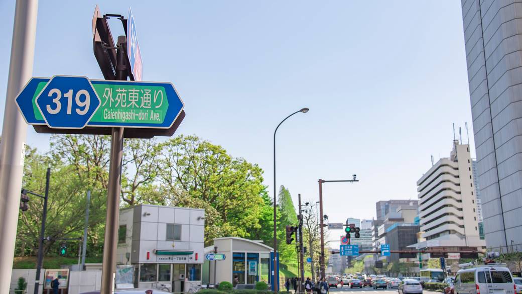 「六本木駅」に到着
歩いてすぐのホテルへ / 4