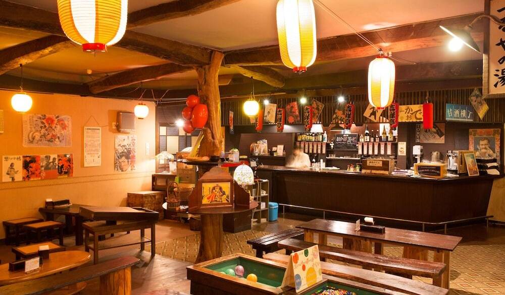 「つるや甘酒横丁」で
お祭り気分を味わう / 1