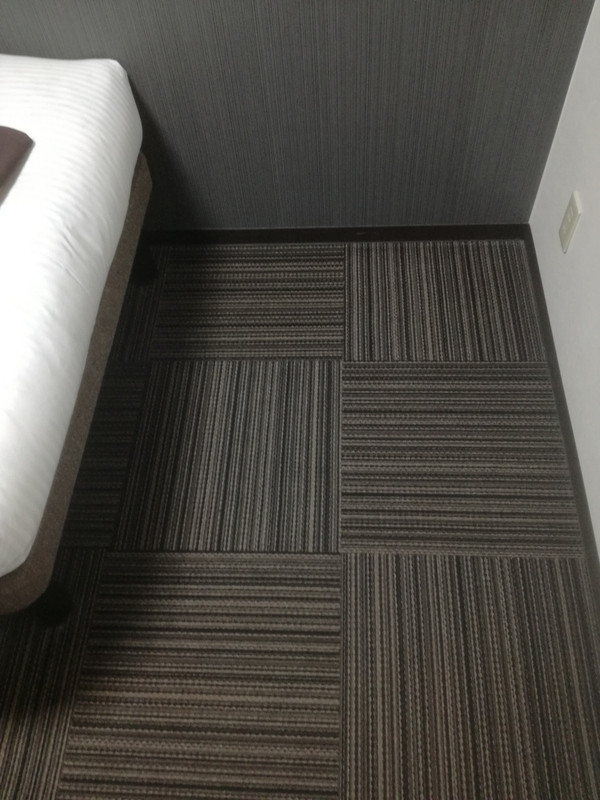 ２０５号室　ここに荷物を広げられます