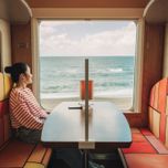 観光列車で穏やかなひとときを。非日常に浸れる春旅へ出かけよう