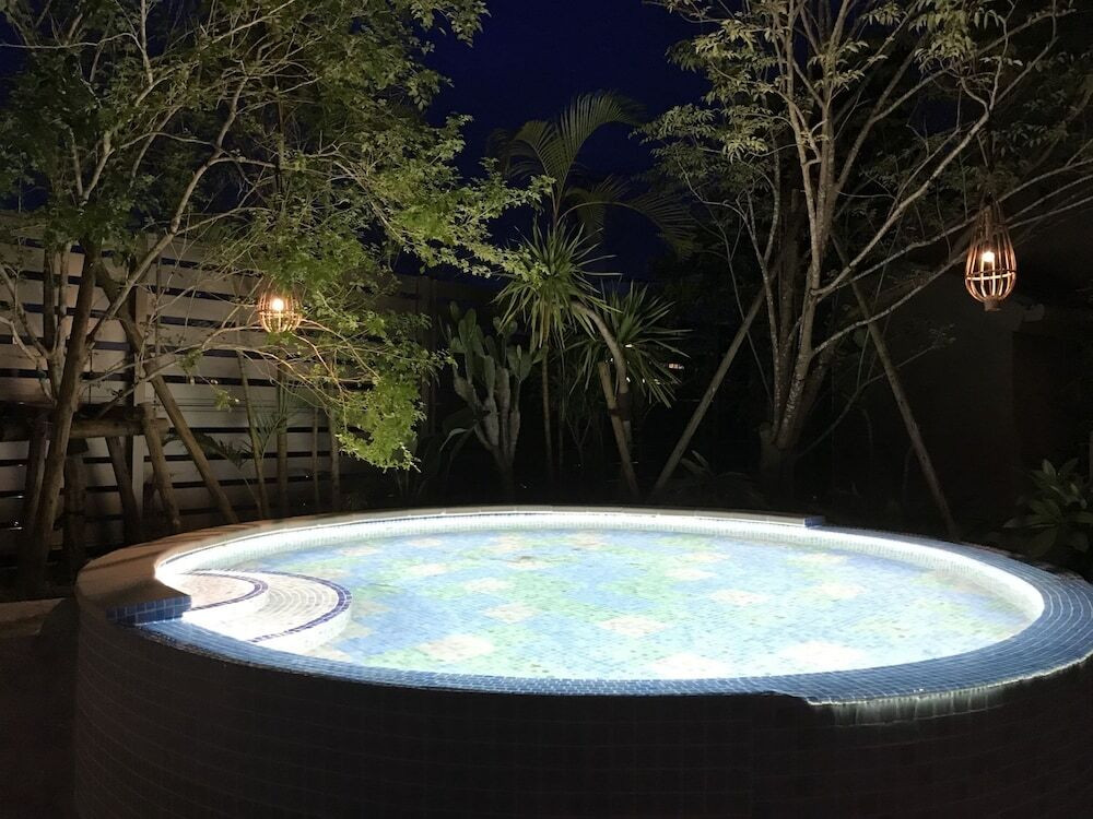 屋内 / 屋外プール