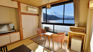 富士を一望の和室