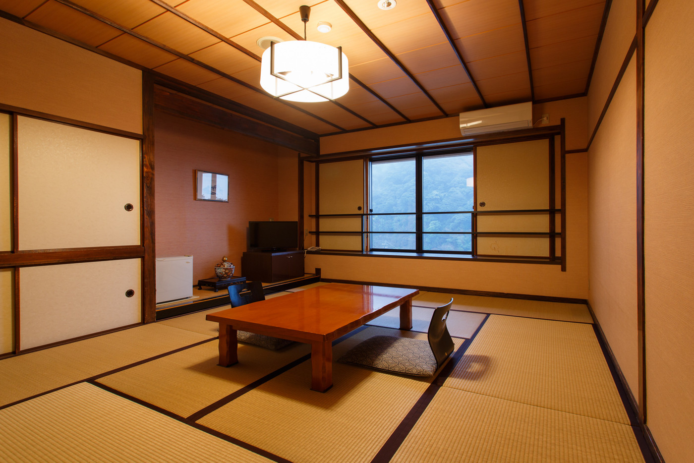 和室でゆっくり寛ぐ幸せな時間4249199