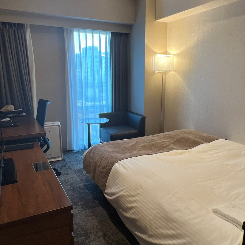 机は広く、仕事をするのに十分