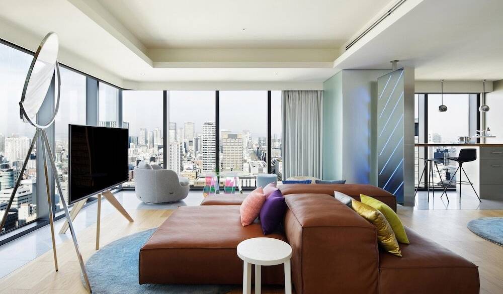 表情の変わるネオンで
大阪のエナジーを感じる / 1