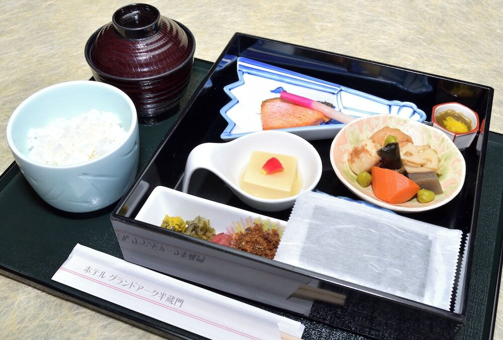 朝食