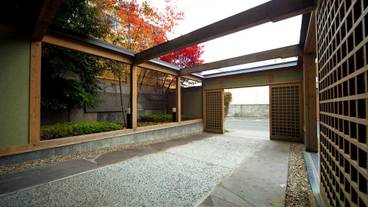 施設の入り口 / 9