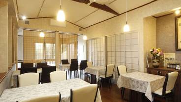 客室内のダイニングエリア / 4