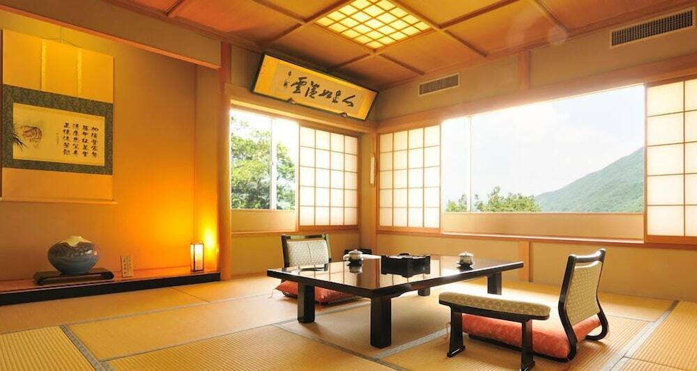 客室内のダイニングエリア