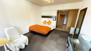 スタンダードルーム　ダブルベッド1台マッサージチェア1台付　禁煙　清掃料金別　連泊時の清掃なし