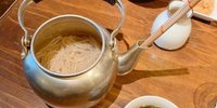 やかんで食べるうどん!?博多あかちょこべの「ずぼらうどん」【福岡】