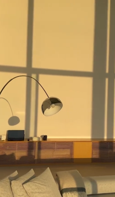 家具から雑貨までとてもタイプ。部屋は無音ですが、Bluetoothスピーカーが設置されていたので、ジャズなど好きな音楽を流しながら過ごせました / 6