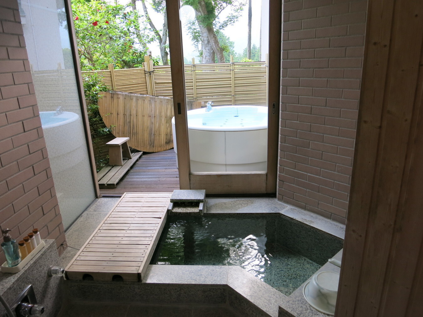 「料亭旅館　いちい亭」 その他 19402508 部屋のお風呂。外に気持ち良いジャグジー