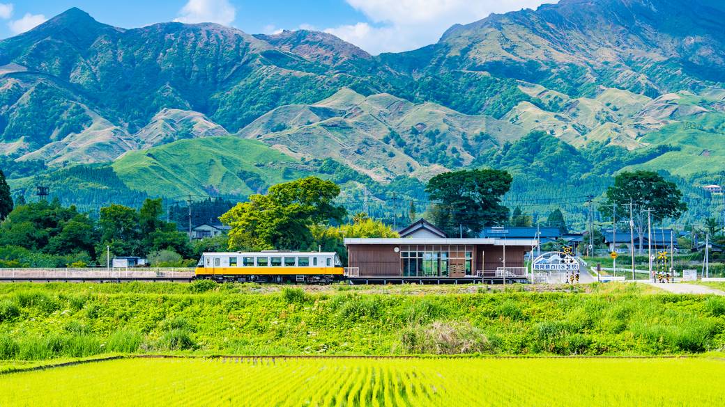 阿蘇山と列車の風景 / 4