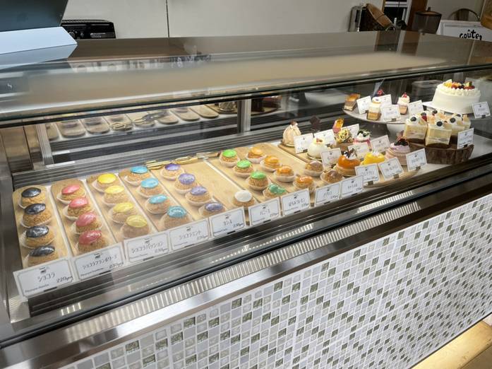 スイーツを求めて
地元のパティスリーへ / 2