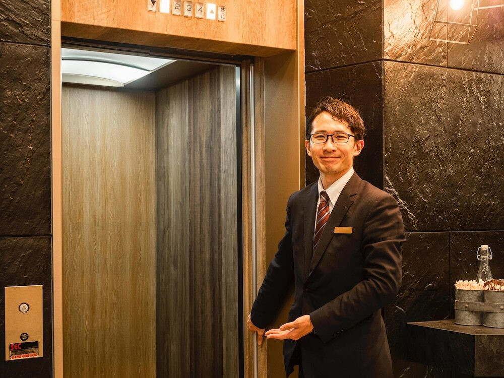 チェックイン / チェックアウト キオスク