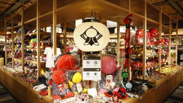 「飛騨物産館」屋台をイメージした店内 / 7