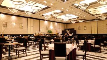 ヌーヴォの内観 / 1