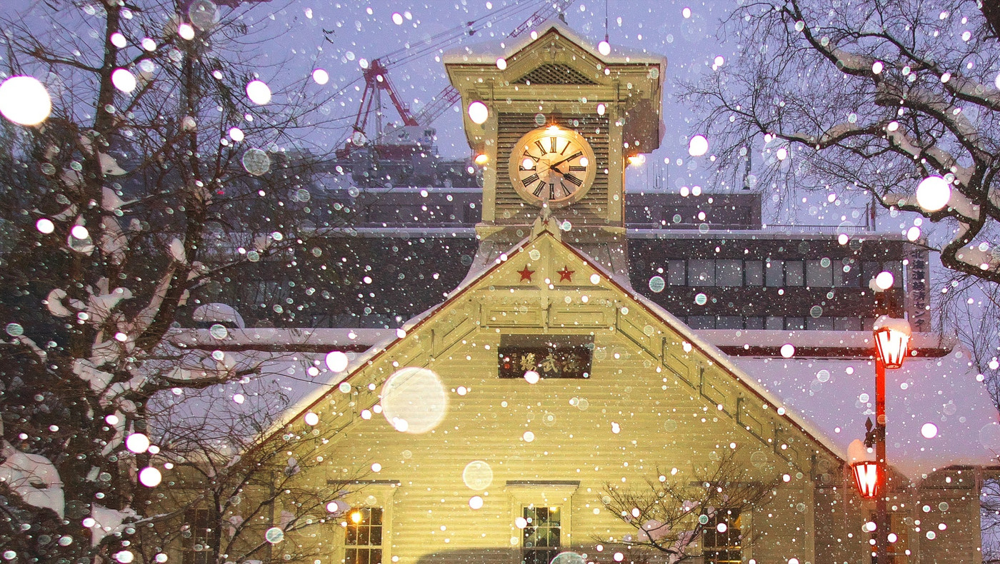 雪明かりのさっぽろ時計台