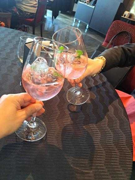 ランチは息子と待ち合わせをして、「スーツァンレストラン陳」へ。桜のカクテルで乾杯して、おいしいお料理を堪能しました。 / 3
